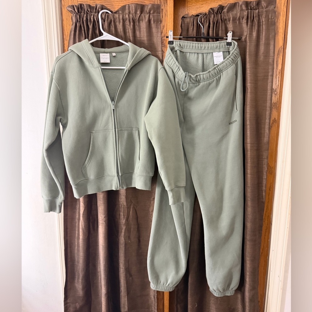 Aritzia smoky Sage Green set Cozy Sweatfleece Mega Jogger S Tall & zip